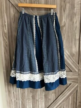 VTG 70s Navy Blue Prairie Skirt | Cottagecore Calico & Lace Midi | S/M